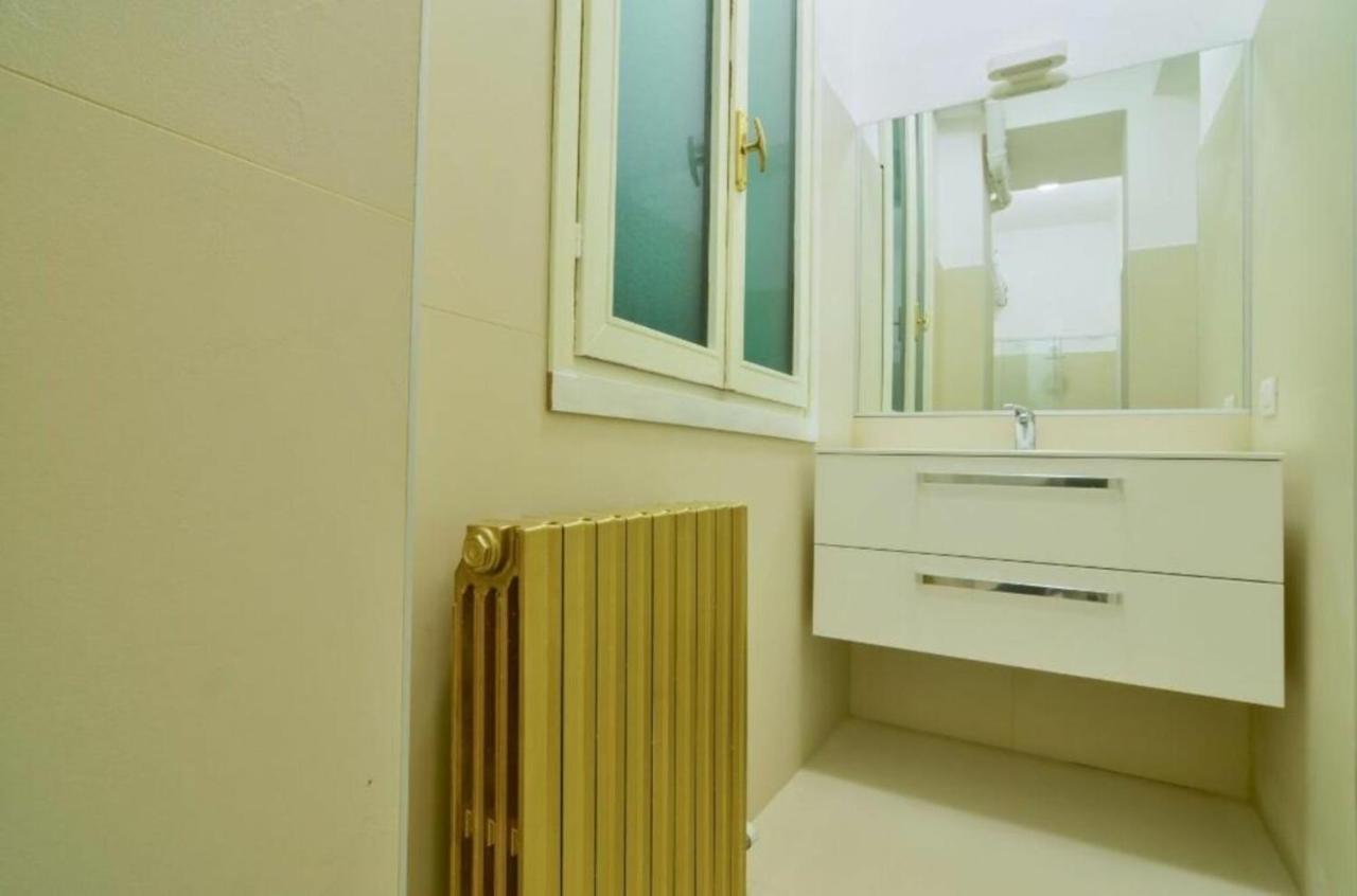 Bacone Liberty Olimpia Apartment Milan Luaran gambar